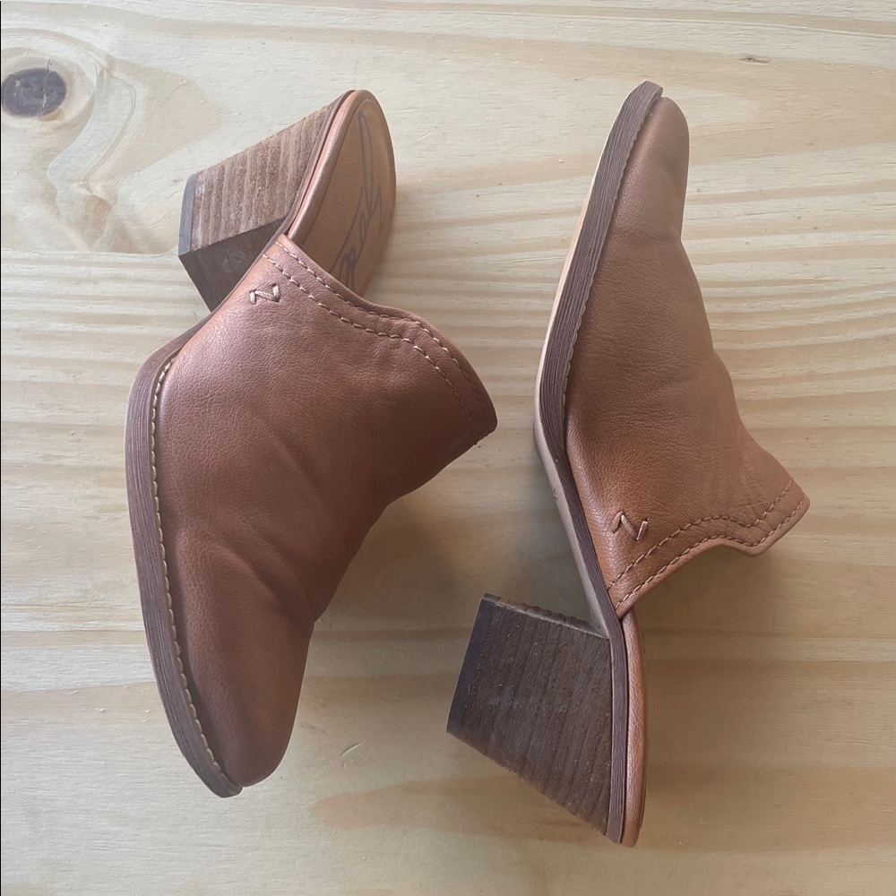 Zodiac Women's  Brown Leather Mules - Picture 8 of 16